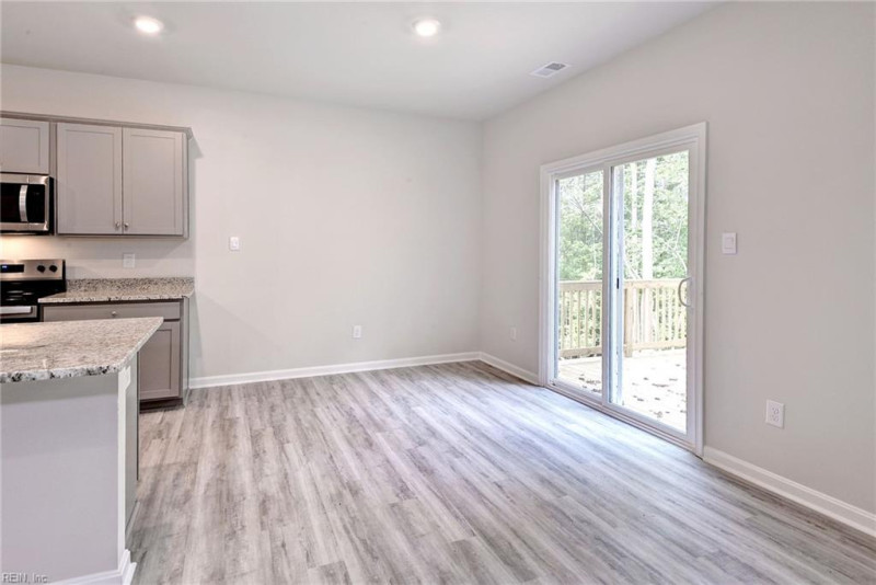 Photo 14 of 40 residential for sale in Gloucester County virginia