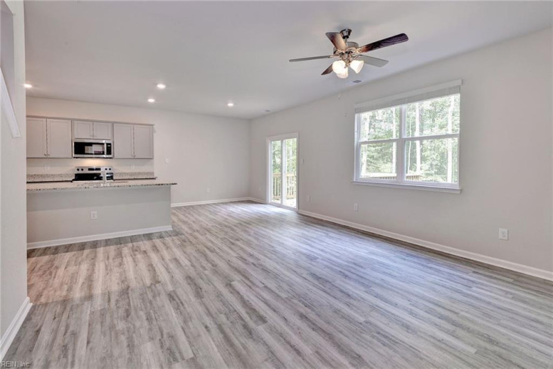 Photo 16 of 40 residential for sale in Gloucester County virginia