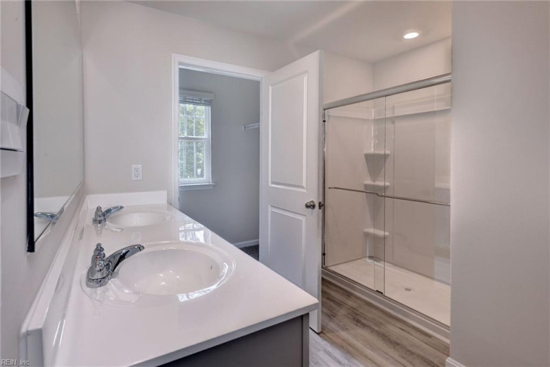 Photo 22 of 40 residential for sale in Gloucester County virginia