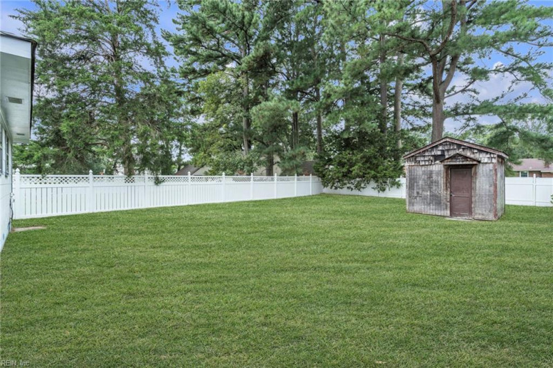 Photo 10 of 50 residential for sale in Chesapeake virginia
