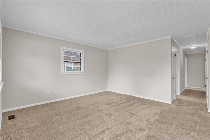 Photo 13 of 50 residential for sale in Chesapeake virginia