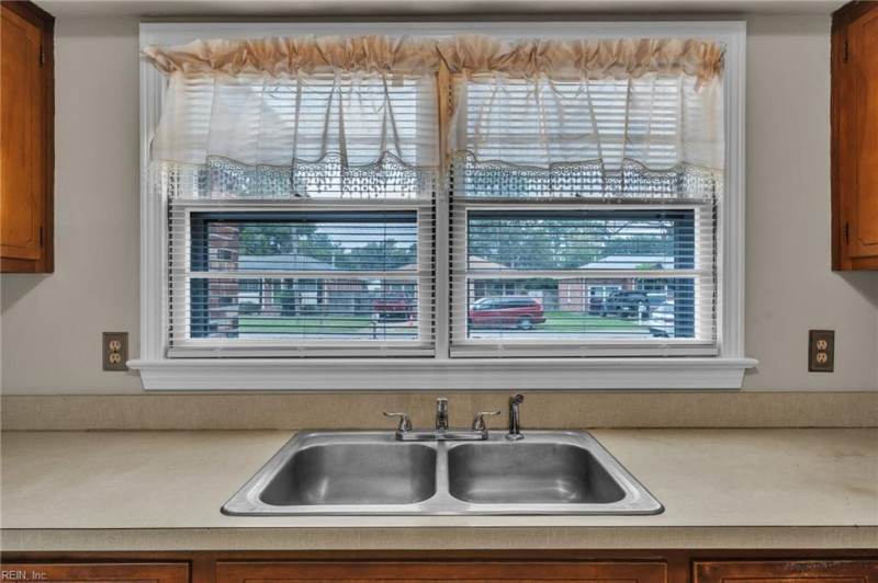 Photo 25 of 50 residential for sale in Chesapeake virginia