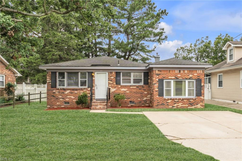 Photo 4 of 50 residential for sale in Chesapeake virginia