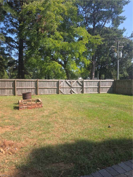 Photo 4 of 17 residential for sale in Hampton virginia