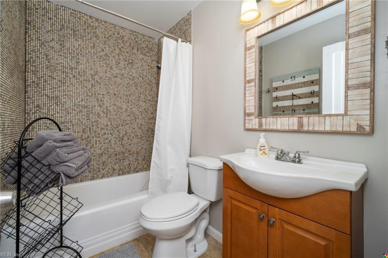 Photo 7 of 10 residential for sale in Norfolk virginia