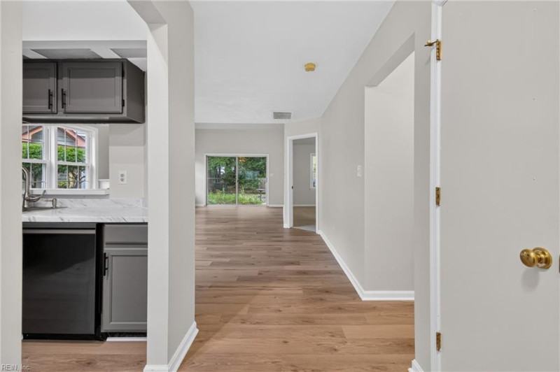 Photo 5 of 50 residential for sale in Chesapeake virginia Photo 5 of 50 residential for sale in Chesapeake virginia