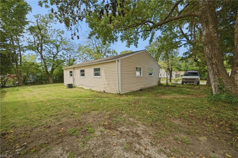Photo 3 of 18 residential for sale in Virginia Beach virginia