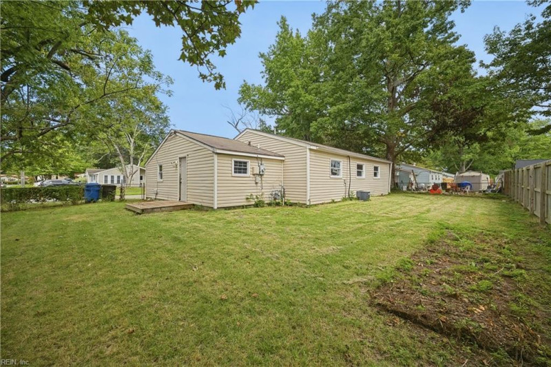 Photo 4 of 18 residential for sale in Virginia Beach virginia