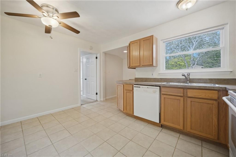 Photo 9 of 18 residential for sale in Virginia Beach virginia