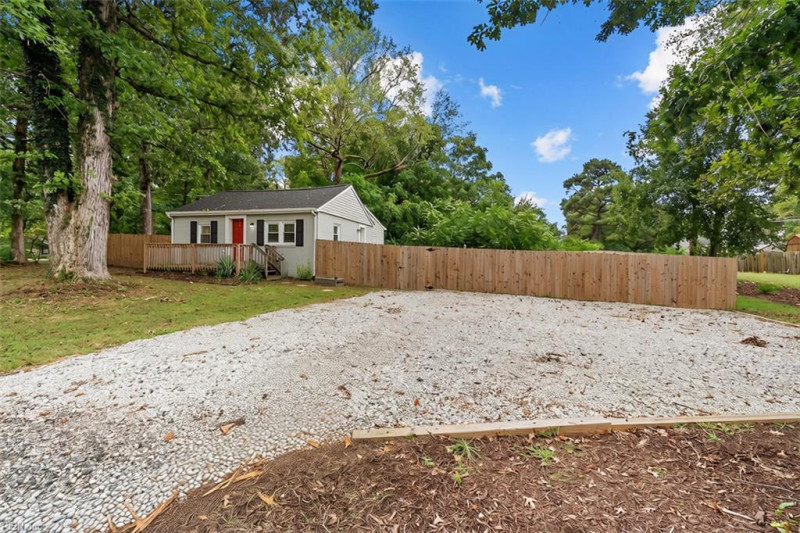 Photo 2 of 40 residential for sale in James City County virginia