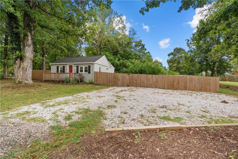 Photo 38 of 40 residential for sale in James City County virginia