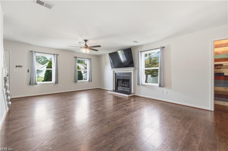 Photo 14 of 48 residential for sale in Virginia Beach virginia