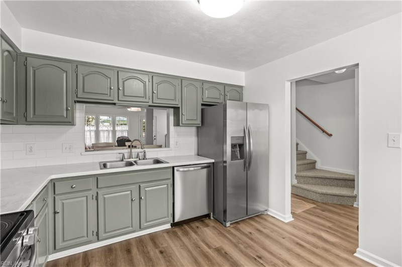Photo 5 of 30 residential for sale in Virginia Beach virginia
