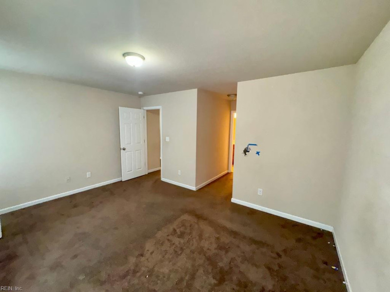 Photo 15 of 16 residential for sale in Chesapeake virginia