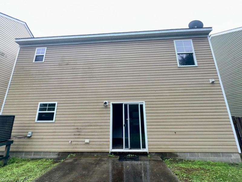 Photo 2 of 16 residential for sale in Chesapeake virginia