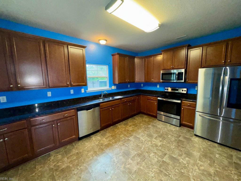 Photo 5 of 16 residential for sale in Chesapeake virginia