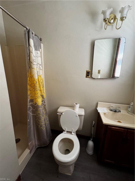 Photo 11 of 18 residential for sale in Portsmouth virginia