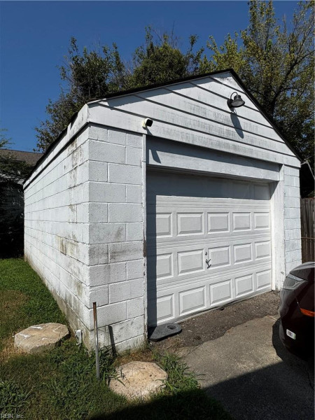 Photo 2 of 18 residential for sale in Portsmouth virginia
