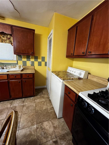 Photo 6 of 18 residential for sale in Portsmouth virginia
