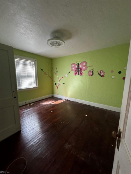 Photo 8 of 18 residential for sale in Portsmouth virginia
