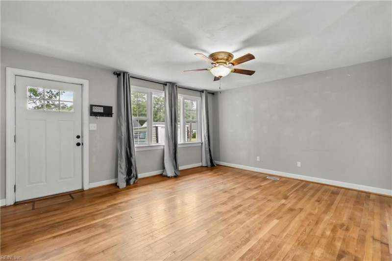 Photo 10 of 36 residential for sale in James City County virginia