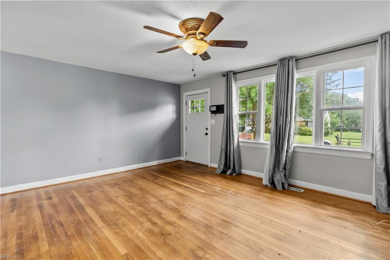 Photo 9 of 36 residential for sale in James City County virginia