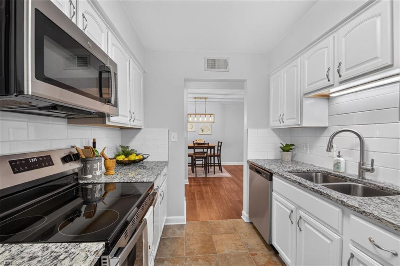 Photo 10 of 23 residential for sale in Virginia Beach virginia
