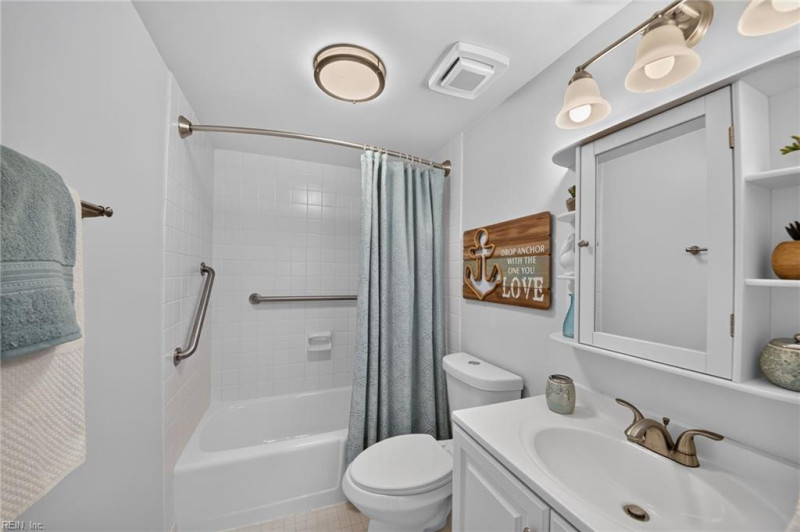 Photo 14 of 23 residential for sale in Virginia Beach virginia
