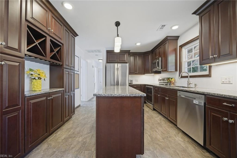 Photo 10 of 39 residential for sale in Gloucester County virginia