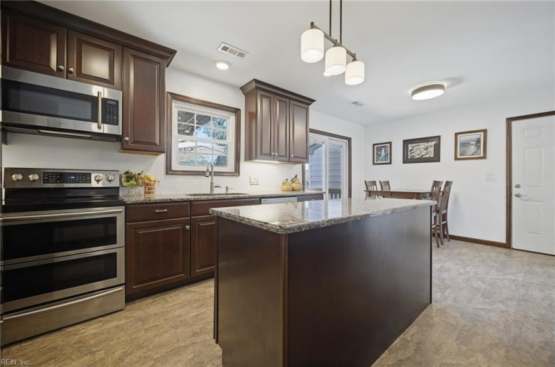 Photo 12 of 39 residential for sale in Gloucester County virginia