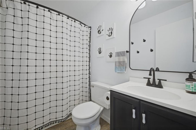 Photo 21 of 39 residential for sale in Gloucester County virginia
