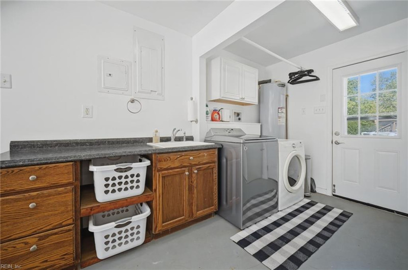 Photo 27 of 39 residential for sale in Gloucester County virginia