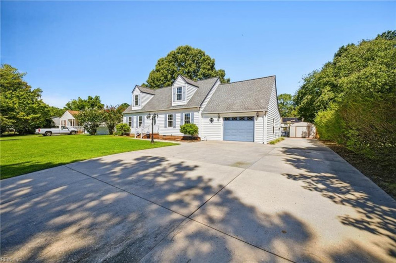 Photo 4 of 39 residential for sale in Gloucester County virginia