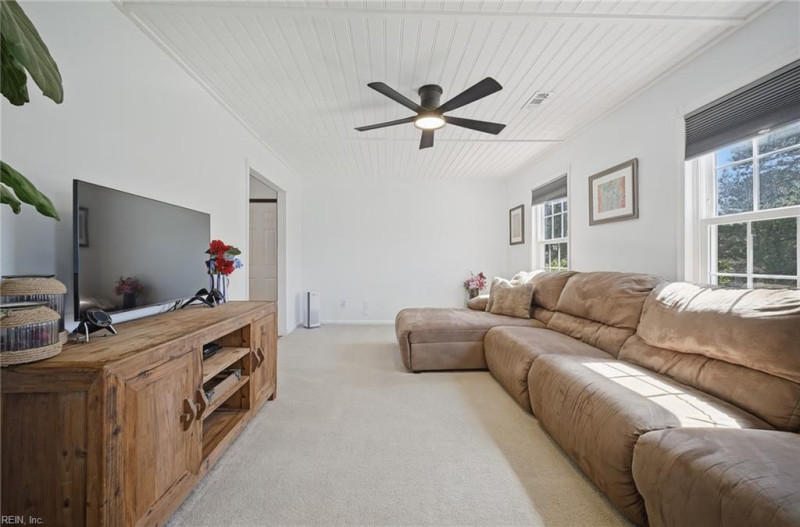 Photo 7 of 39 residential for sale in Gloucester County virginia