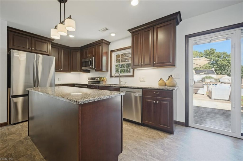 Photo 9 of 39 residential for sale in Gloucester County virginia