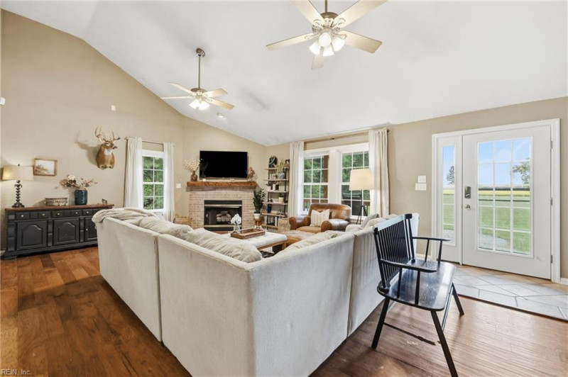 Photo 14 of 50 residential for sale in Currituck County virginia