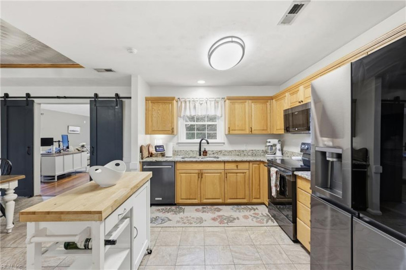 Photo 17 of 50 residential for sale in Currituck County virginia