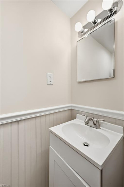 Photo 13 of 24 residential for sale in York County virginia