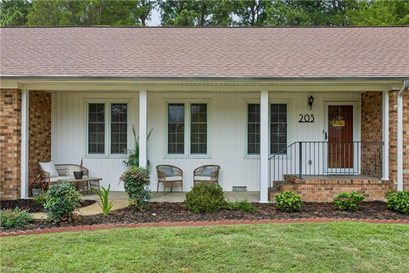 Photo 3 of 36 residential for sale in York County virginia