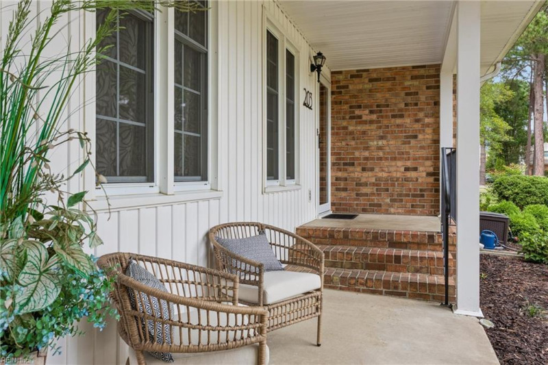 Photo 4 of 36 residential for sale in York County virginia