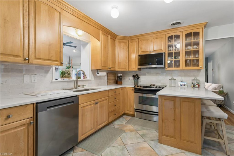 Photo 9 of 36 residential for sale in York County virginia
