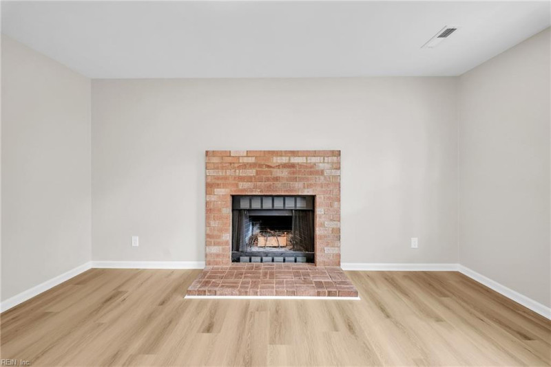 Photo 11 of 48 residential for sale in Chesapeake virginia