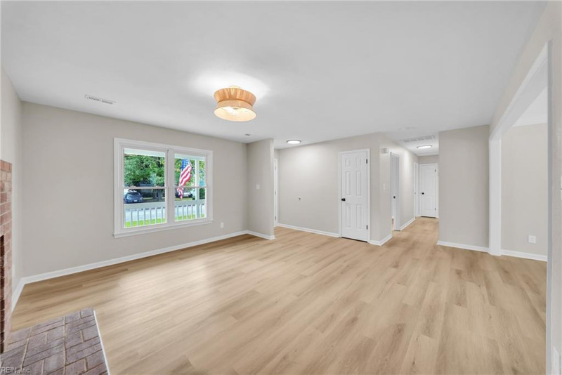 Photo 12 of 48 residential for sale in Chesapeake virginia