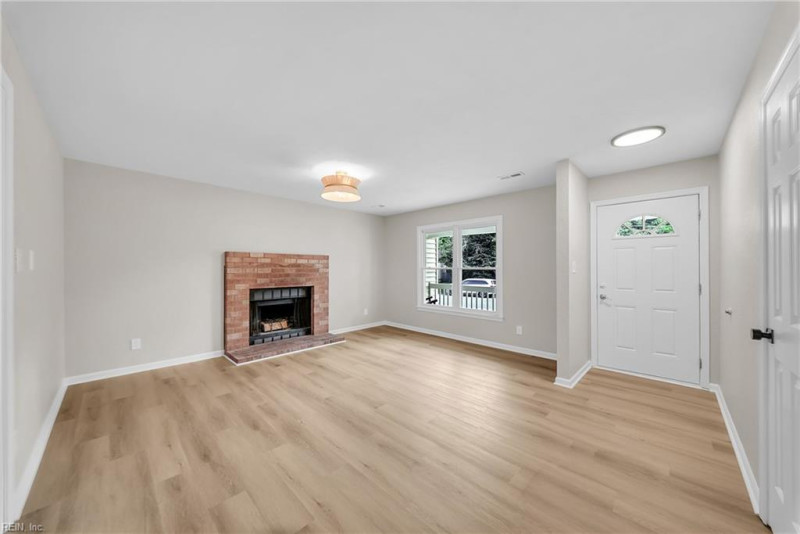 Photo 13 of 48 residential for sale in Chesapeake virginia