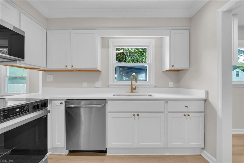 Photo 16 of 48 residential for sale in Chesapeake virginia