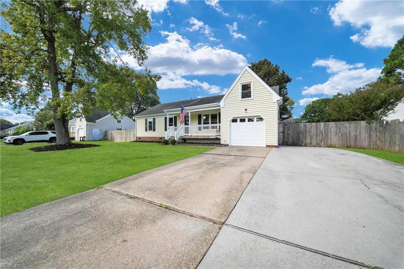 Photo 3 of 48 residential for sale in Chesapeake virginia