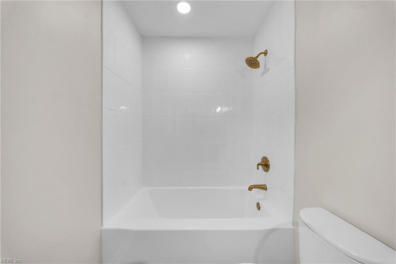 Photo 34 of 48 residential for sale in Chesapeake virginia