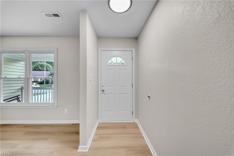 Photo 8 of 48 residential for sale in Chesapeake virginia