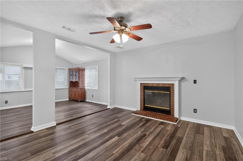 Photo 11 of 44 residential for sale in Newport News virginia