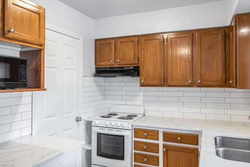 Photo 10 of 33 residential for sale in Virginia Beach virginia